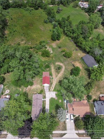 836 W Silver Lake Road, Fenton, MI 48430