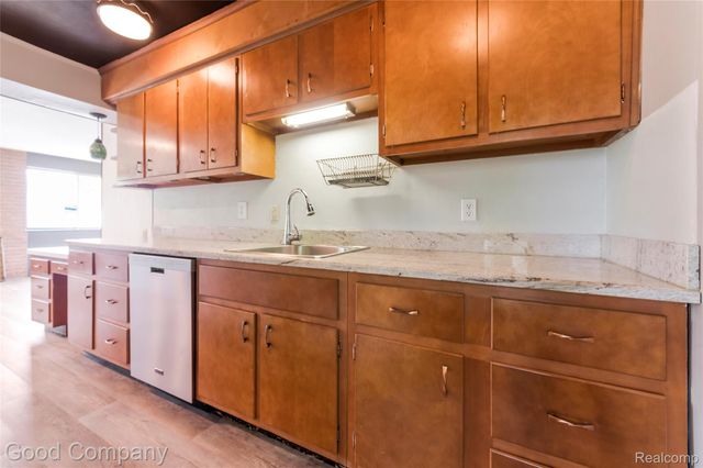 836 W Silver Lake Road, Fenton, MI 48430