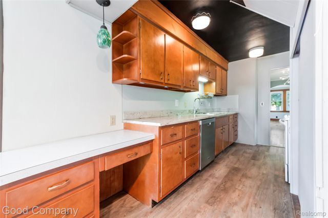 836 W Silver Lake Road, Fenton, MI 48430