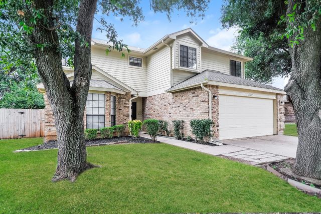 2529 Forest Creek Drive, Fort Worth, TX 76123