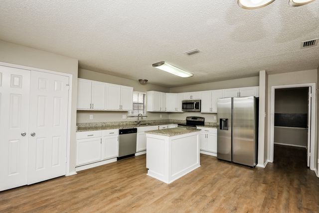 2529 Forest Creek Drive, Fort Worth, TX 76123