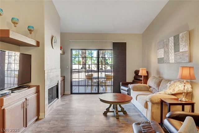 2851 VALLEY VIEW Boulevard 1016, Las Vegas, NV 89102