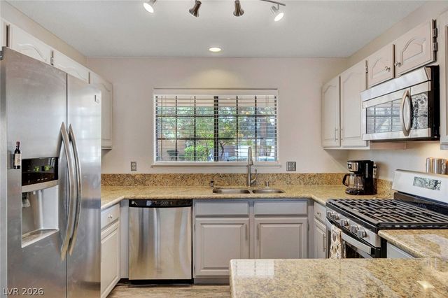 2851 VALLEY VIEW Boulevard 1016, Las Vegas, NV 89102
