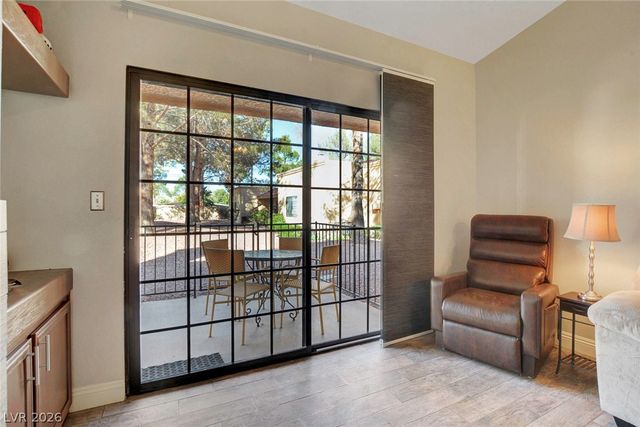 2851 VALLEY VIEW Boulevard 1016, Las Vegas, NV 89102