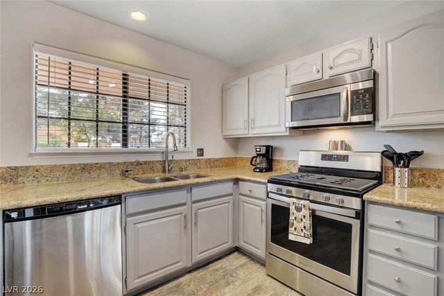 2851 VALLEY VIEW Boulevard 1016, Las Vegas, NV 89102