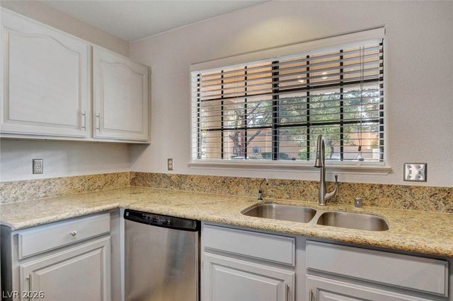 2851 VALLEY VIEW Boulevard 1016, Las Vegas, NV 89102