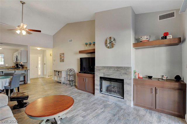 2851 VALLEY VIEW Boulevard 1016, Las Vegas, NV 89102
