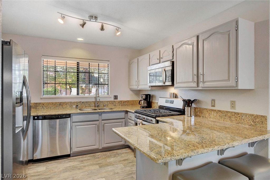 2851 VALLEY VIEW Boulevard 1016, Las Vegas, NV 89102