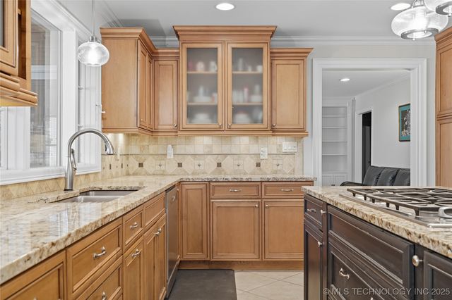 2881 E 35th Place, Tulsa, OK 74105