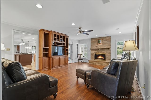 2881 E 35th Place, Tulsa, OK 74105