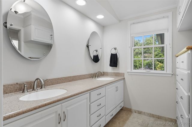 2881 E 35th Place, Tulsa, OK 74105