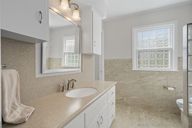 2881 E 35th Place, Tulsa, OK 74105