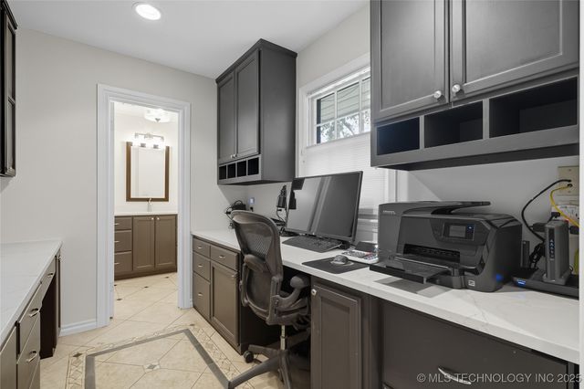 2881 E 35th Place, Tulsa, OK 74105