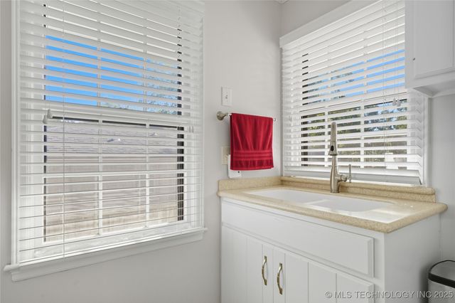 2881 E 35th Place, Tulsa, OK 74105