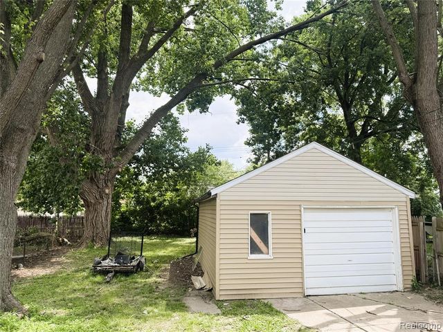 24644 Lauren Avenue, Warren, MI 48089