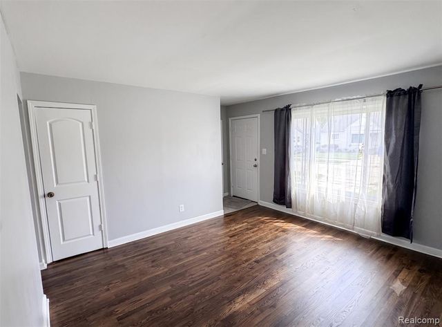 24644 Lauren Avenue, Warren, MI 48089