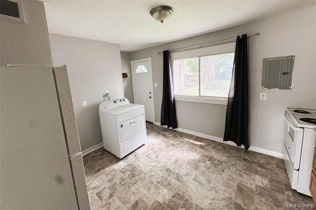 24644 Lauren Avenue, Warren, MI 48089