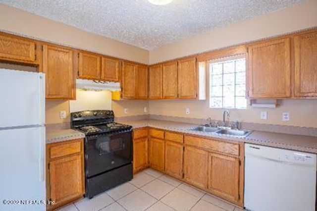 2548 AMERICAS CUP Circle E, Atlantic Beach, FL 32333
