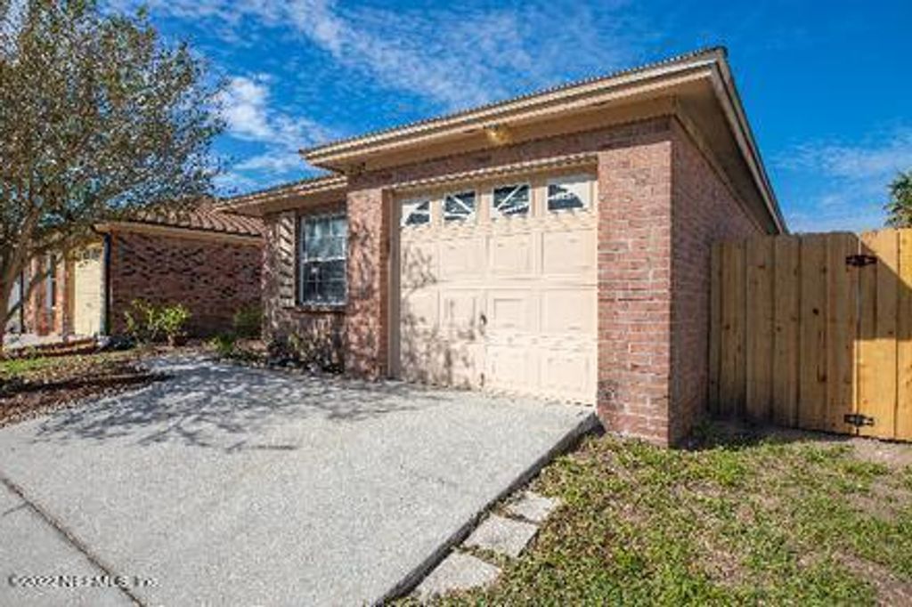 2548 AMERICAS CUP Circle E, Atlantic Beach, FL 32333