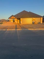 425 Sandstone Ave, Cache, OK 73527