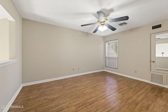 204 Long Plantation Boulevard B, Lafayette, LA 70508