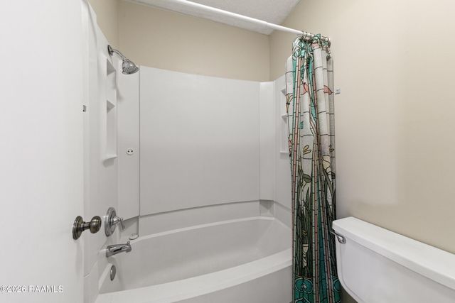 204 Long Plantation Boulevard B, Lafayette, LA 70508