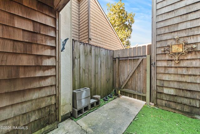 204 Long Plantation Boulevard B, Lafayette, LA 70508