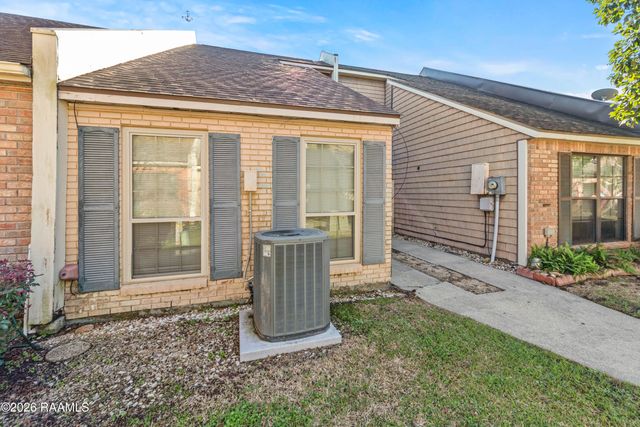 204 Long Plantation Boulevard B, Lafayette, LA 70508