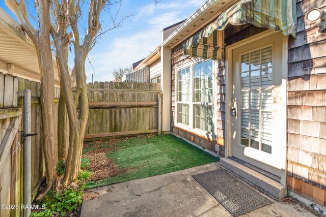 204 Long Plantation Boulevard B, Lafayette, LA 70508