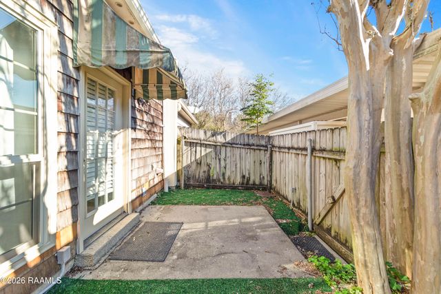 204 Long Plantation Boulevard B, Lafayette, LA 70508