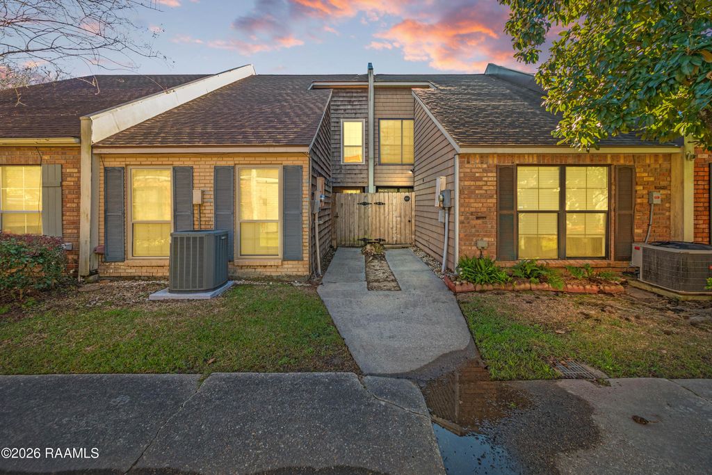 204 Long Plantation Boulevard B, Lafayette, LA 70508