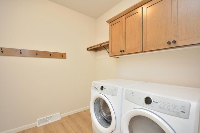 N53W19928 Kingair DRIVE, Menomonee Falls, WI 53051