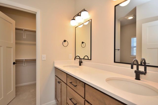 N53W19928 Kingair DRIVE, Menomonee Falls, WI 53051