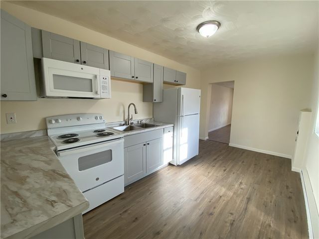 407 N Pittsburgh St, Connellsville, PA 15425