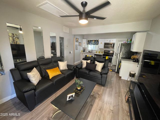 5963 W OCOTILLO Road, Glendale, AZ 85301