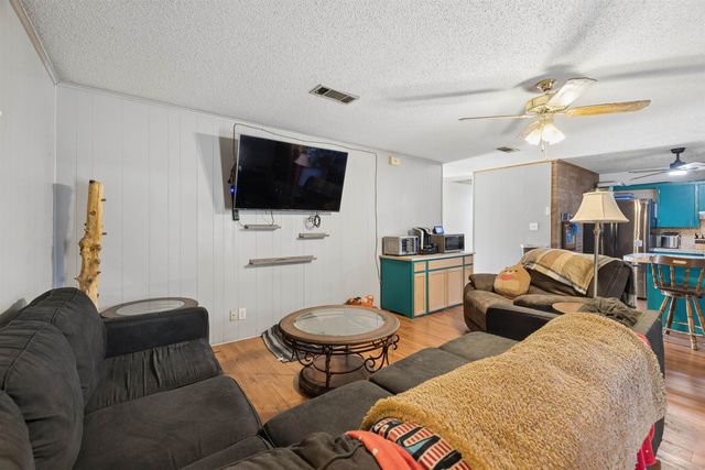 2187 Russell Dr., Longview, TX 75602