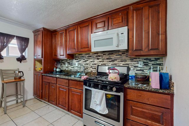 412 Texas Street NE, Albuquerque, NM 87108