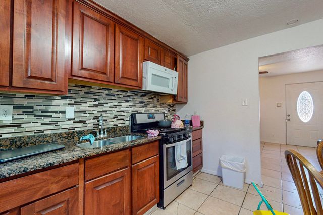 412 Texas Street NE, Albuquerque, NM 87108