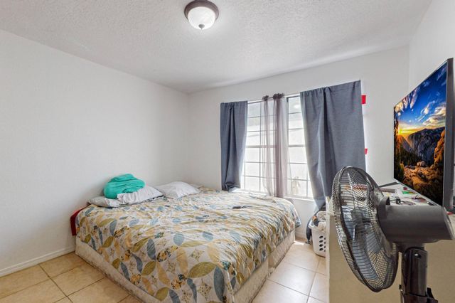 412 Texas Street NE, Albuquerque, NM 87108