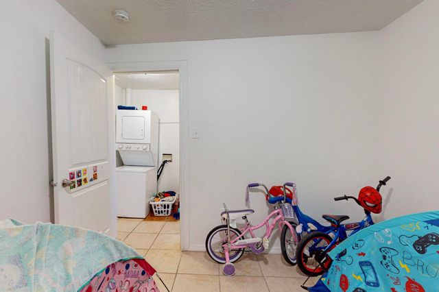 412 Texas Street NE, Albuquerque, NM 87108