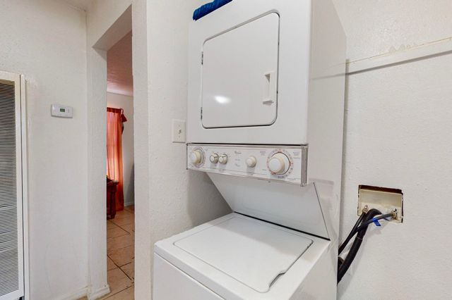 412 Texas Street NE, Albuquerque, NM 87108