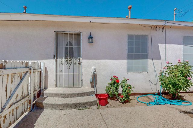 412 Texas Street NE, Albuquerque, NM 87108