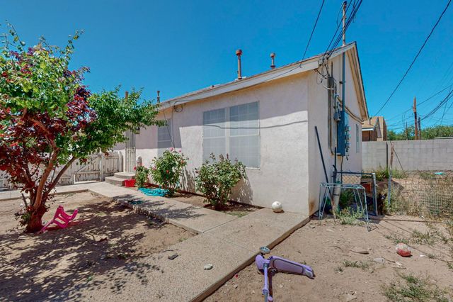 412 Texas Street NE, Albuquerque, NM 87108