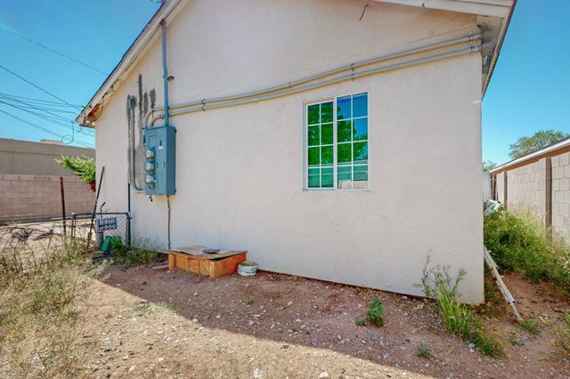 412 Texas Street NE, Albuquerque, NM 87108