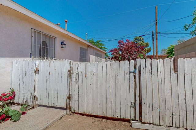 412 Texas Street NE, Albuquerque, NM 87108