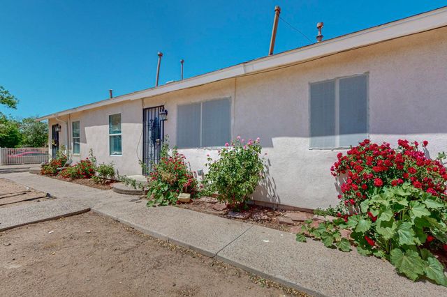 412 Texas Street NE, Albuquerque, NM 87108