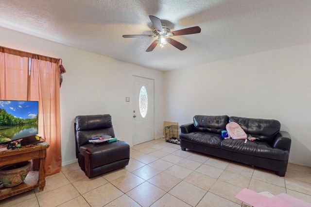 412 Texas Street NE, Albuquerque, NM 87108