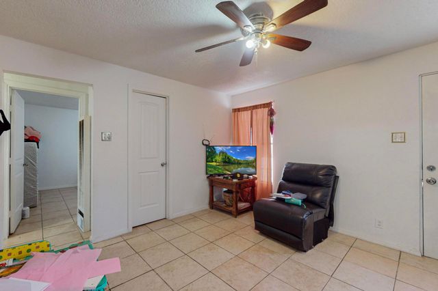 412 Texas Street NE, Albuquerque, NM 87108