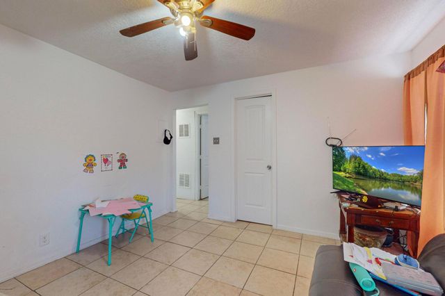 412 Texas Street NE, Albuquerque, NM 87108