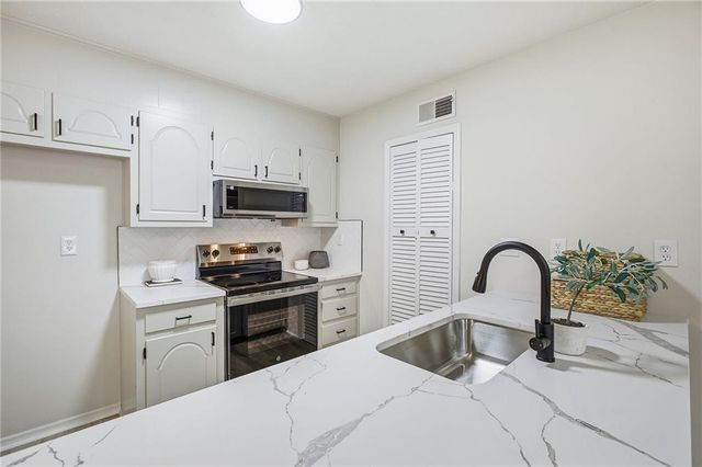 11260 E 71st Terrace, Raytown, MO 64133